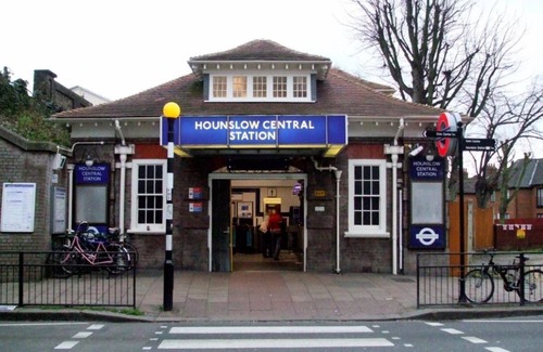 London Borough of Hounslow Apartment | Cosy Loft Studio Close to Heathrow Airport