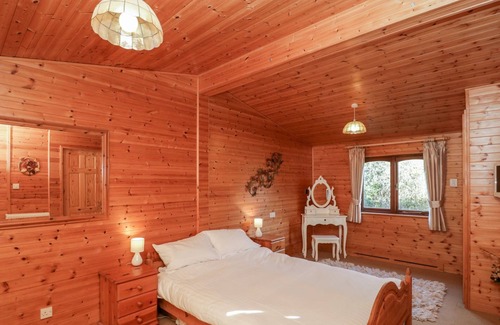 New Forest District Cabin | Cosy Log Cabin - very quiet part of Shorefields Park near Fishing Lake