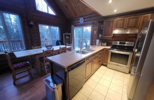 Nominingue Ski Chalet | Cosy log cabin with spa