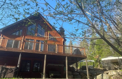 Nominingue Ski Chalet | Cosy log cabin with spa