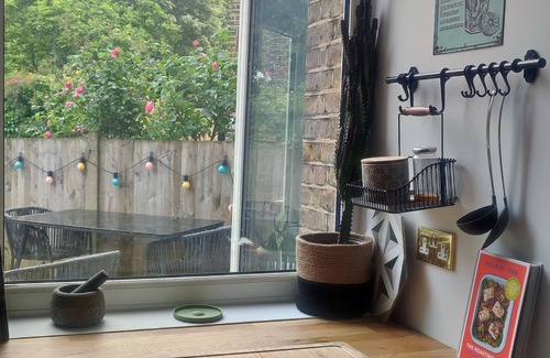 Streatham Hill House | Cosy London Family House Plus Sweet Cat