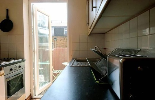 Somers Town Apartment | Cosy luminous 1 bedroom with balcony, tube at 3min