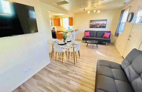 Reno Condo | Cosy Midtown 2 bedroom/pet ok/sleeps 6