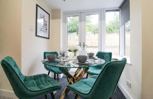Bradford House | Cosy Modern 3 Bedroom House in Bradford City