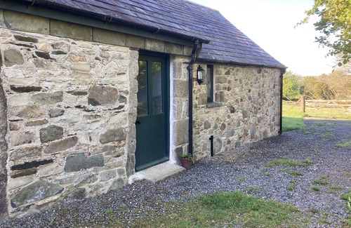 St Teath Apartment | Cosy modern barn annex for two people.