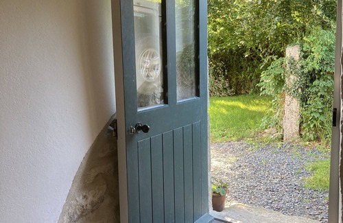 St Teath Apartment | Cosy modern barn annex for two people.