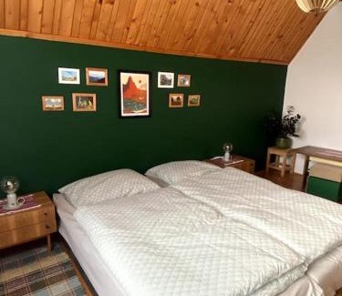Velka Lomnica Apartment | Cosy mountain home by the pond