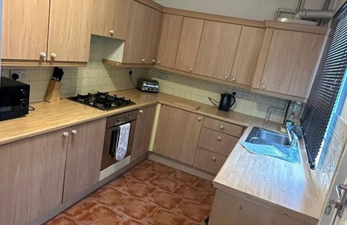 Thurnscoe House | Cosy Nest Getaways 3 bed house, Rotherham