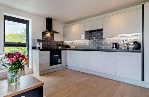 Highfields Caldecote Apartment | Cosy Nook Six - Three Bedroom Apartment, Sleeps 6