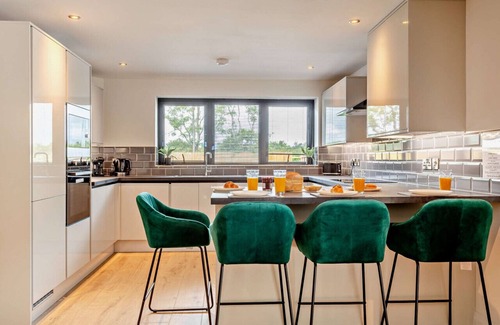 Highfields Caldecote Apartment | Cosy Nook Three - Three Bedroom Apartment, Sleeps 6