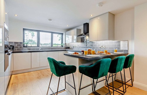 Highfields Caldecote Apartment | Cosy Nook Three - Three Bedroom Apartment, Sleeps 6