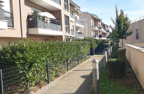 Crecy-en-Brie Apartment | Cosy "O fil de l'O" apartment 10 minutes from Disneyland