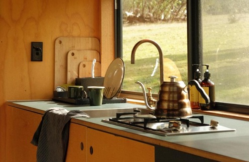 Pipers Creek House | Cosy Off-Grid Cabin with Lake View - Galeb