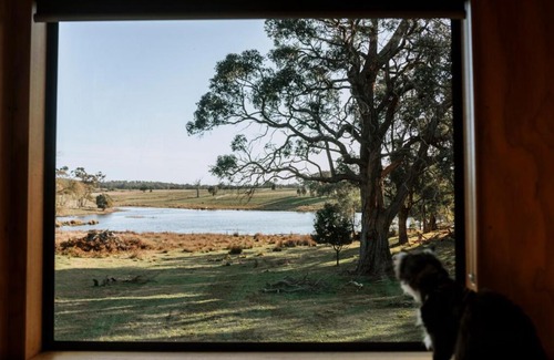 Pipers Creek House | Cosy Off-Grid Cabin with Lake View - Galeb