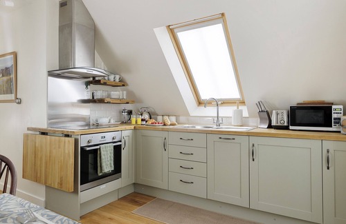 Little Rissington Cottage | Cosy one bedroom dog friendly holiday home in the Cotswolds - The Nest at Robins Roost