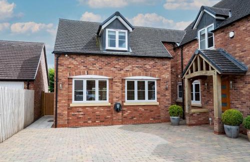 Loppington Apartment | Cosy peaceful and modern ground floor apartment Pass the Keys