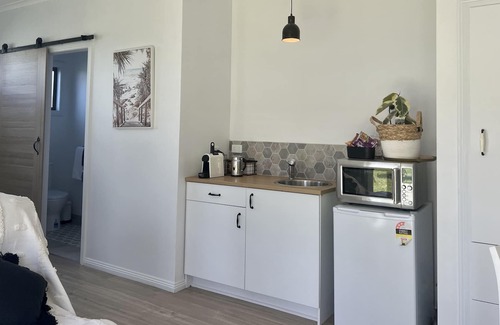 Dalyston Apartment | Cosy peaceful coastal retreat close to beaches
