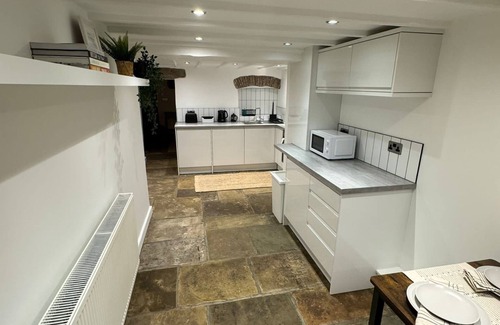 Combs Cottage | Cosy Peak District Cottage