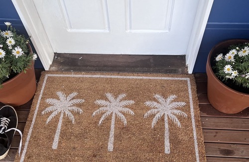 Golden Beach Cottage | Cosy Pet Friendly Beach Cottage