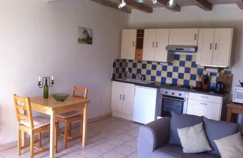 Crezieres Cottage | Cosy, pet friendly cottage for 2 in pretty countryside