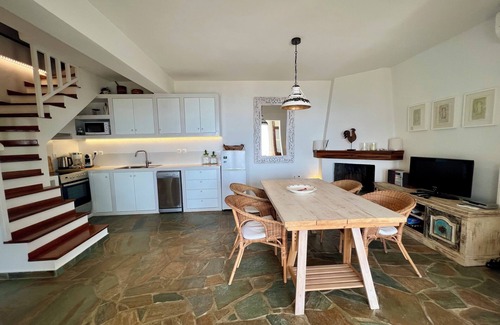 Gavrio House | Cosy Philoxenia: Best Location, Great View & Superb Pool