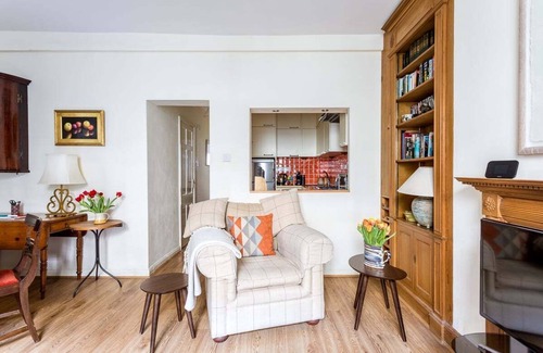Churchill Apartment | Cosy Pimlico Retreat