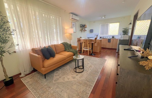 East Victoria Park Apartment | Cosy & Private, Walk to East Vic Park
