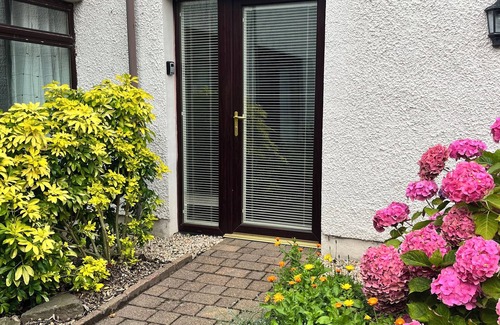 Cardross Apartment | Cosy Private One Bedroom Apartment