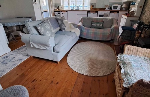 Kilgetty Cottage | Cosy quiet cottage rural South Pembrokeshire