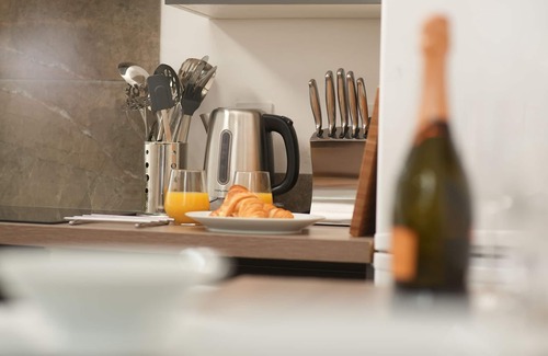 Mill Road Apartment | Cosy & Quiet - KING BED, Smart TV, Central Cambridge Apartment