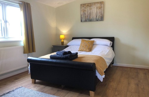 Bury St Edmunds Cabin | Cosy Retreat on Kings Forest - Nightingale Lodge