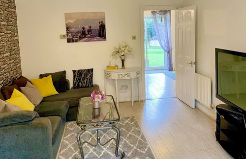 Maidstone Cottage | Cosy Retreat w/ River View + FREE Parking Nr Town