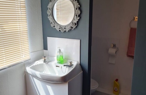 Elkesley Bed & Breakfast | Cosy room near East Midland Airport Room 7