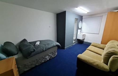 Kegworth Bed & Breakfast | Cosy room near East Midland Airport Room 6