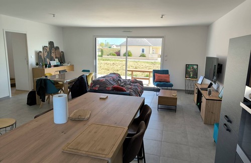 Chemaze House | Cosy room with kitchen - Free parking - Near VNB Festival - Jacuzzi.
