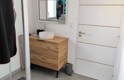 Chemaze House | Cosy room with kitchen - Free parking - Near VNB Festival - Jacuzzi.