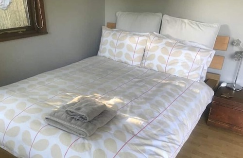 Hursley Cabin | Cosy rural hideaway, Hursley, near Winchester