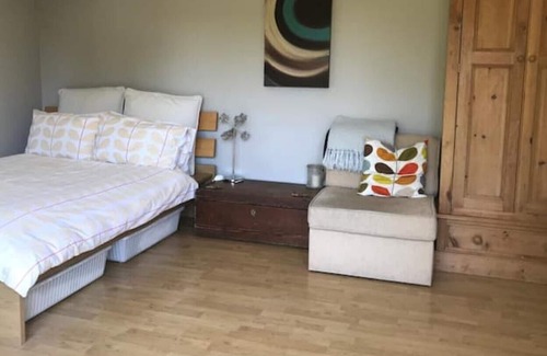 Hursley Cabin | Cosy rural hideaway, Hursley, near Winchester