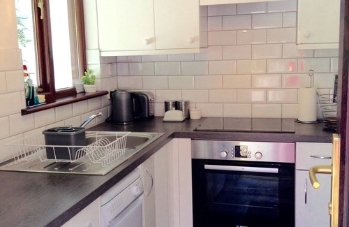 Saint Erth Praze Cottage | Cosy, rural retreat, chiminea and bbq. Perfect for couples. Dog-friendly.