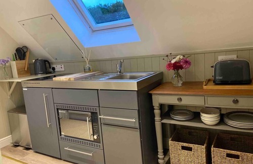 Bottlesford Apartment | Cosy Rural Retreat, Sleeps 3 & PetFriendly