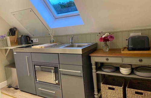 Bottlesford House | Cosy Rural Retreat, Sleeps 3 & Petfriendly