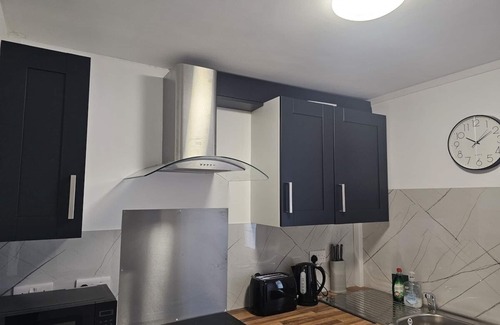Bridgend Apartment | Cosy Studio in the Heart of Bridgend
