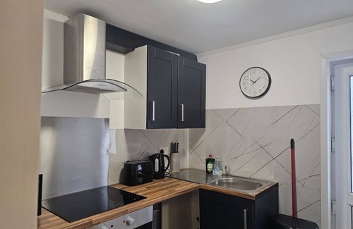 Bridgend Apartment | Cosy Studio in the Heart of Bridgend