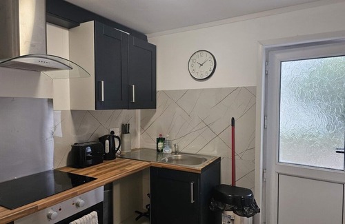 Bridgend Apartment | Cosy Studio in the Heart of Bridgend