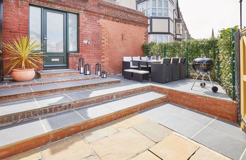 Saltburn-by-the-Sea Cottage | Cosy seaside cottage ideal for beach, pub & town. Private sun terrace with fire pit. Dogs welcome.