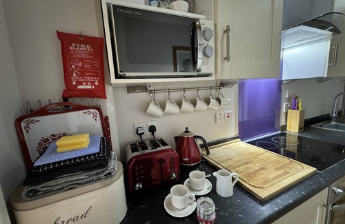 Blackwell in the Peak Apartment | Cosy self catering apartment in large Victorian Residence