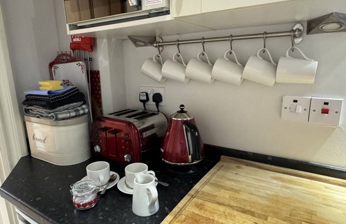 Blackwell in the Peak Apartment | Cosy self catering apartment in large Victorian Residence