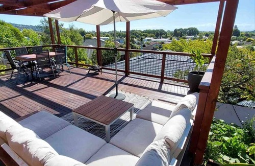 Christchurch Apartment | Cosy self-contained studio, family friendly, sleeps 4