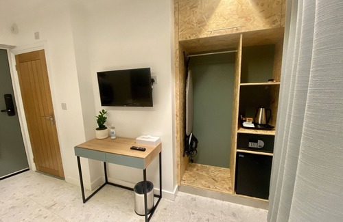 Winchester Apartment | Cosy Serviced Studio Pet Friendly