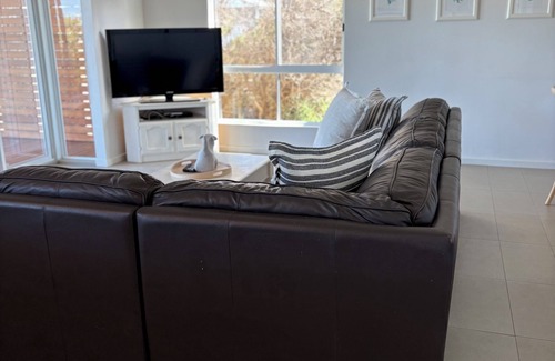 Middleton House | Cosy Shack 2 Min to Middleton Beach. Family/Pet Friendly with Deck, Wifi & Linen